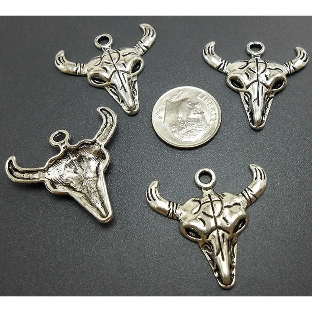 The Unbranded Brand charms single